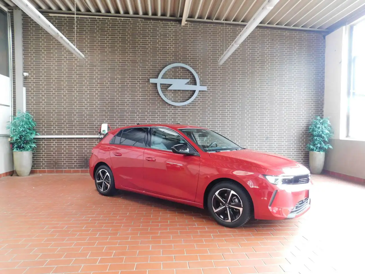 Opel Astra L Lim. 5-trg. Edition-Kamera/Winter P. — photo 1 of 15