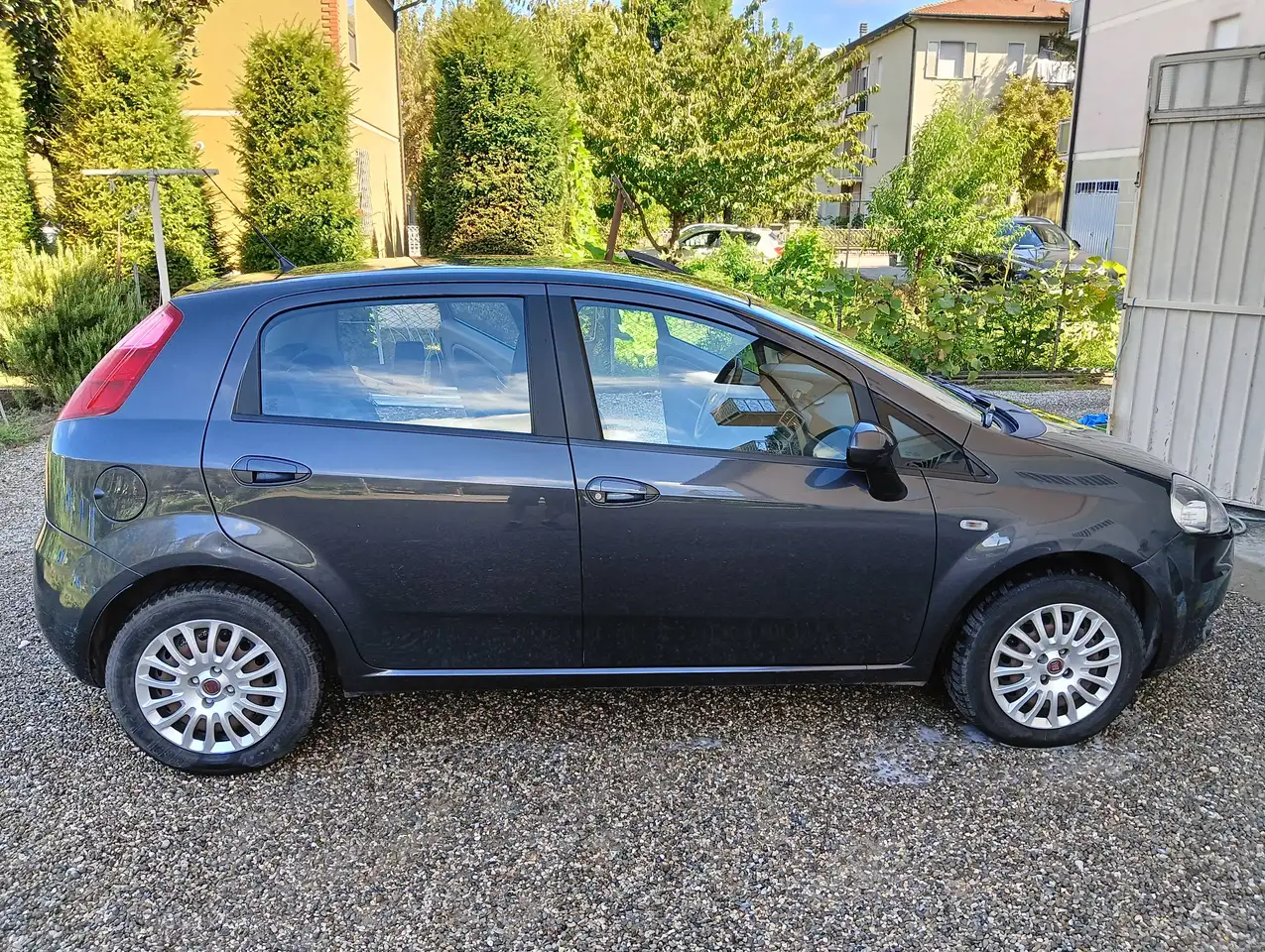 Fiat Grande Punto — photo 1 of 5