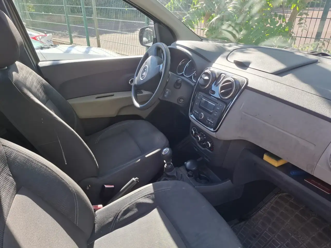 Dacia Lodgy 1.5 dCI 110 FAP 5 places Lauréate — photo 1 of 3