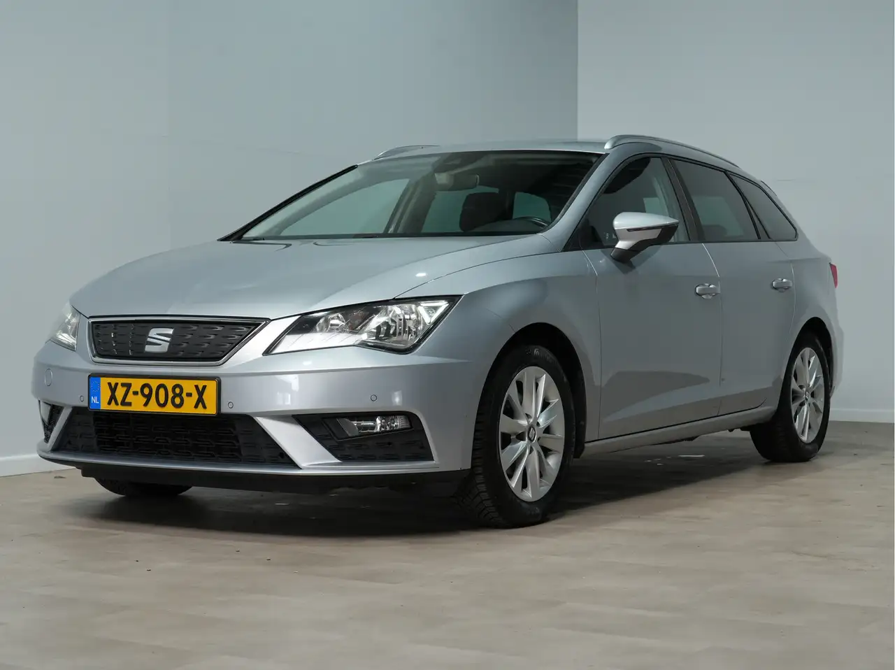 SEAT Leon ST 1.0 EcoTSI Style Business Intense Navigatie LM — photo 1 of 31