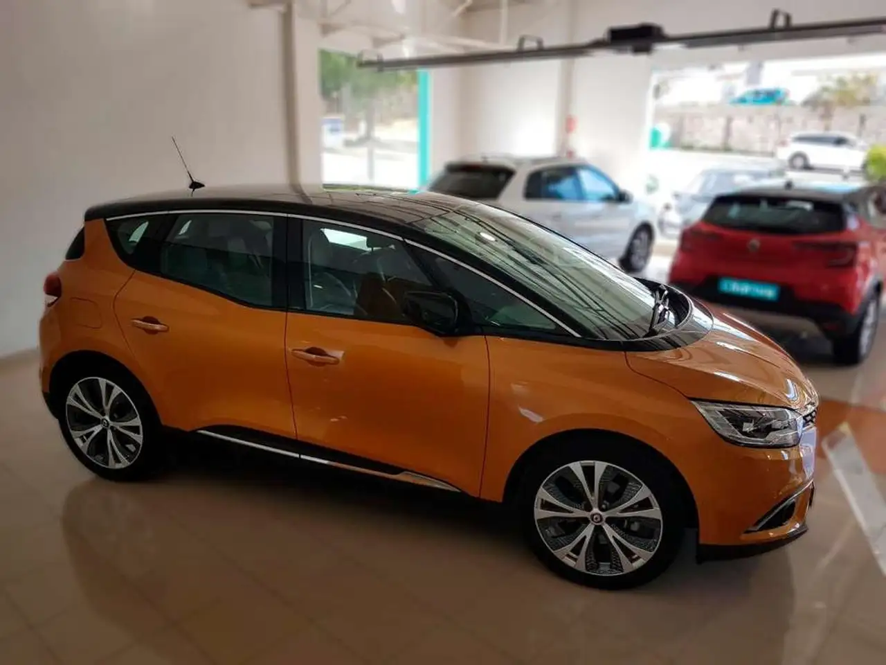 Renault Scenic Zen TCe 103kW (140CV) GPF — photo 1 of 8
