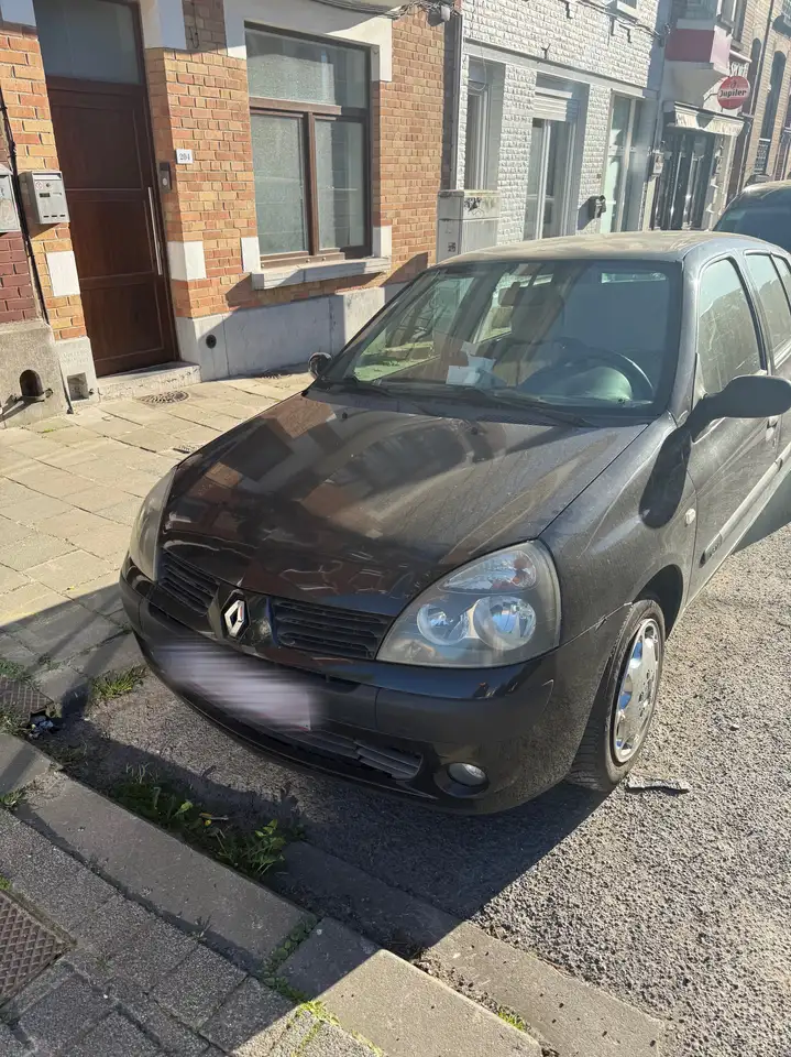 Renault Clio 1.2i Authentique — photo 1 of 5