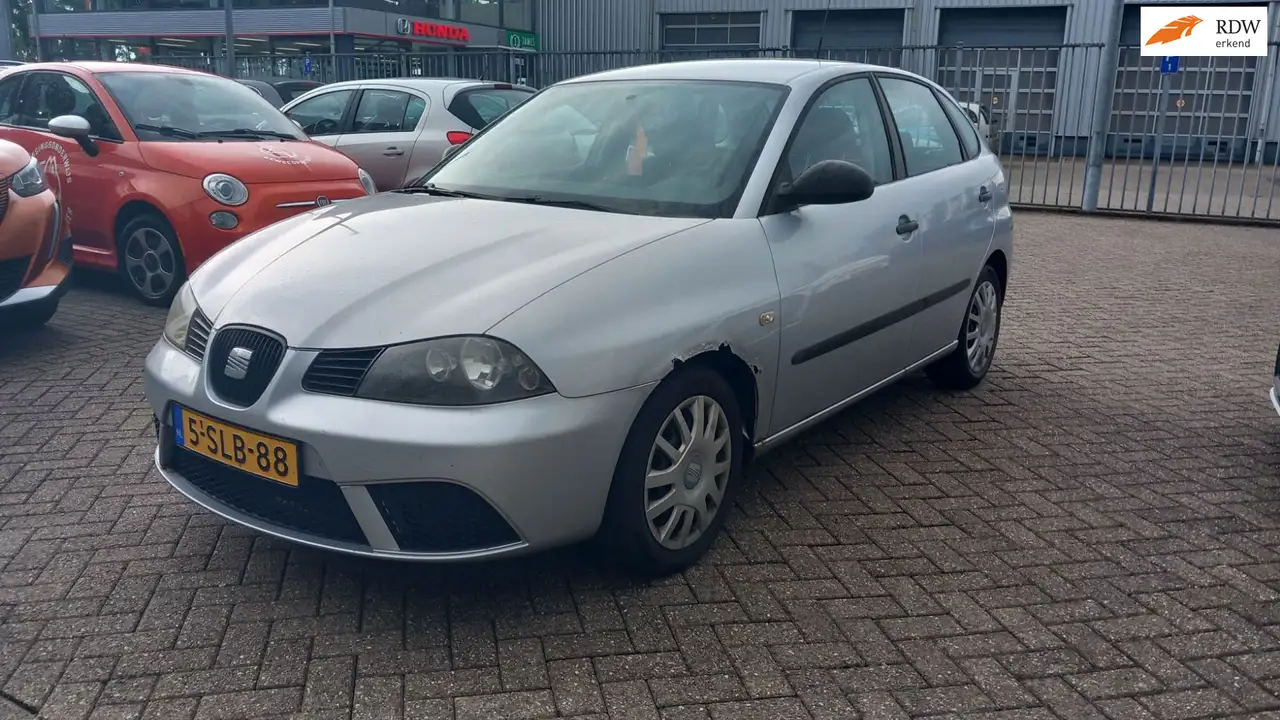 SEAT Ibiza 1.4-16V Reference — photo 1 of 8