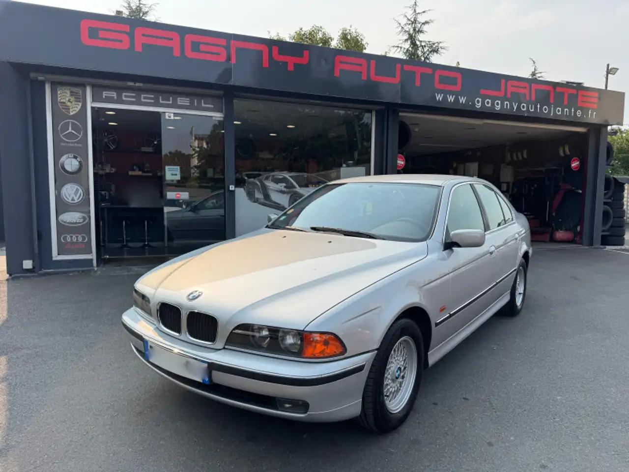 BMW 523 (E39) 523I 170CH — photo 1 of 17