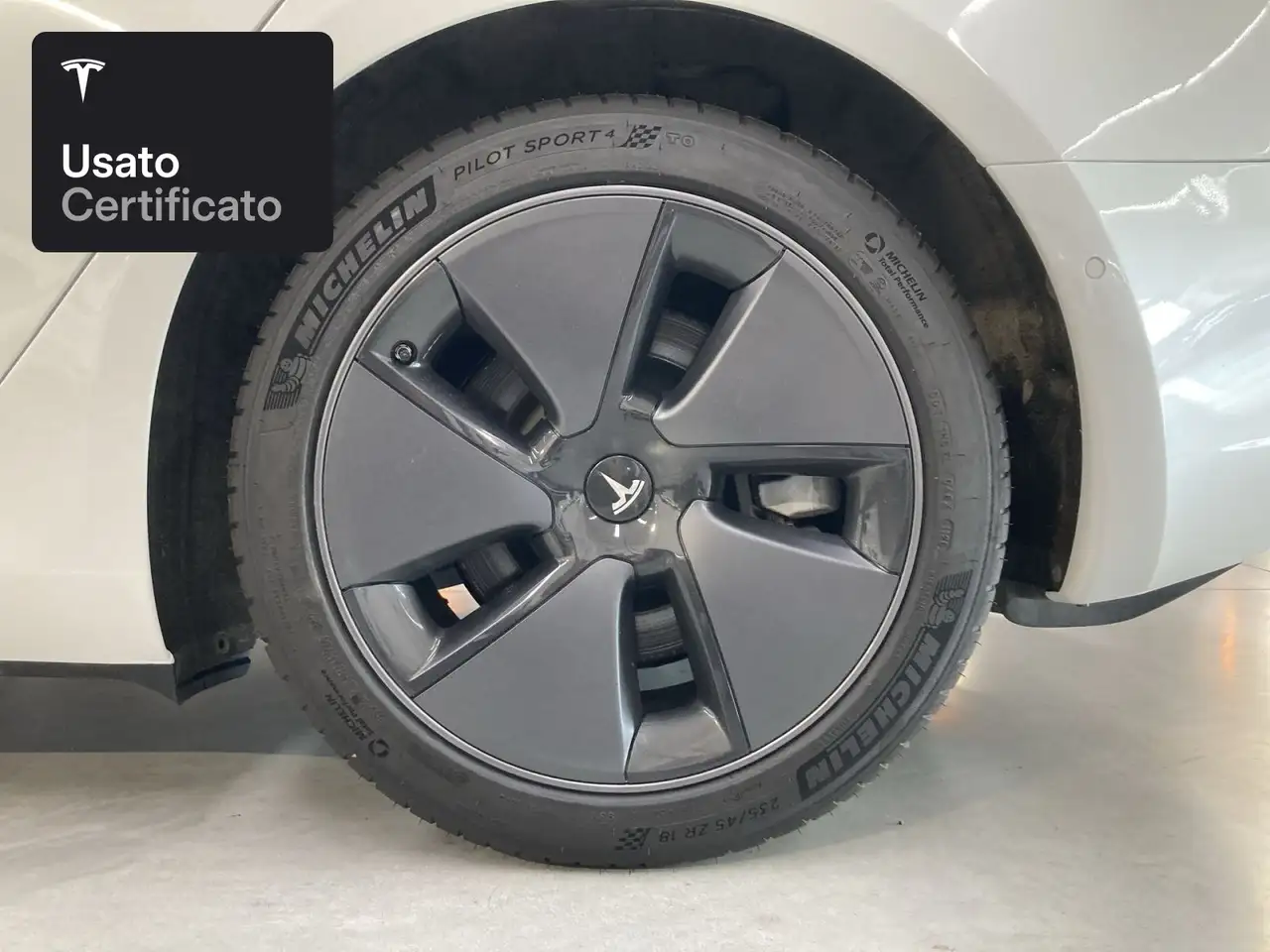 2021 Tesla Model 3 Long Range AWD, photograph 6