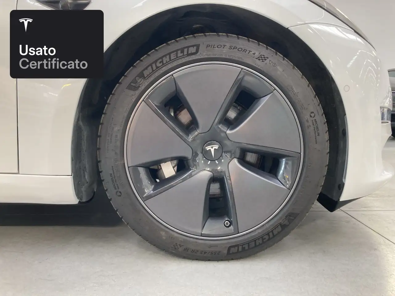 2021 Tesla Model 3 Long Range AWD, photograph 11