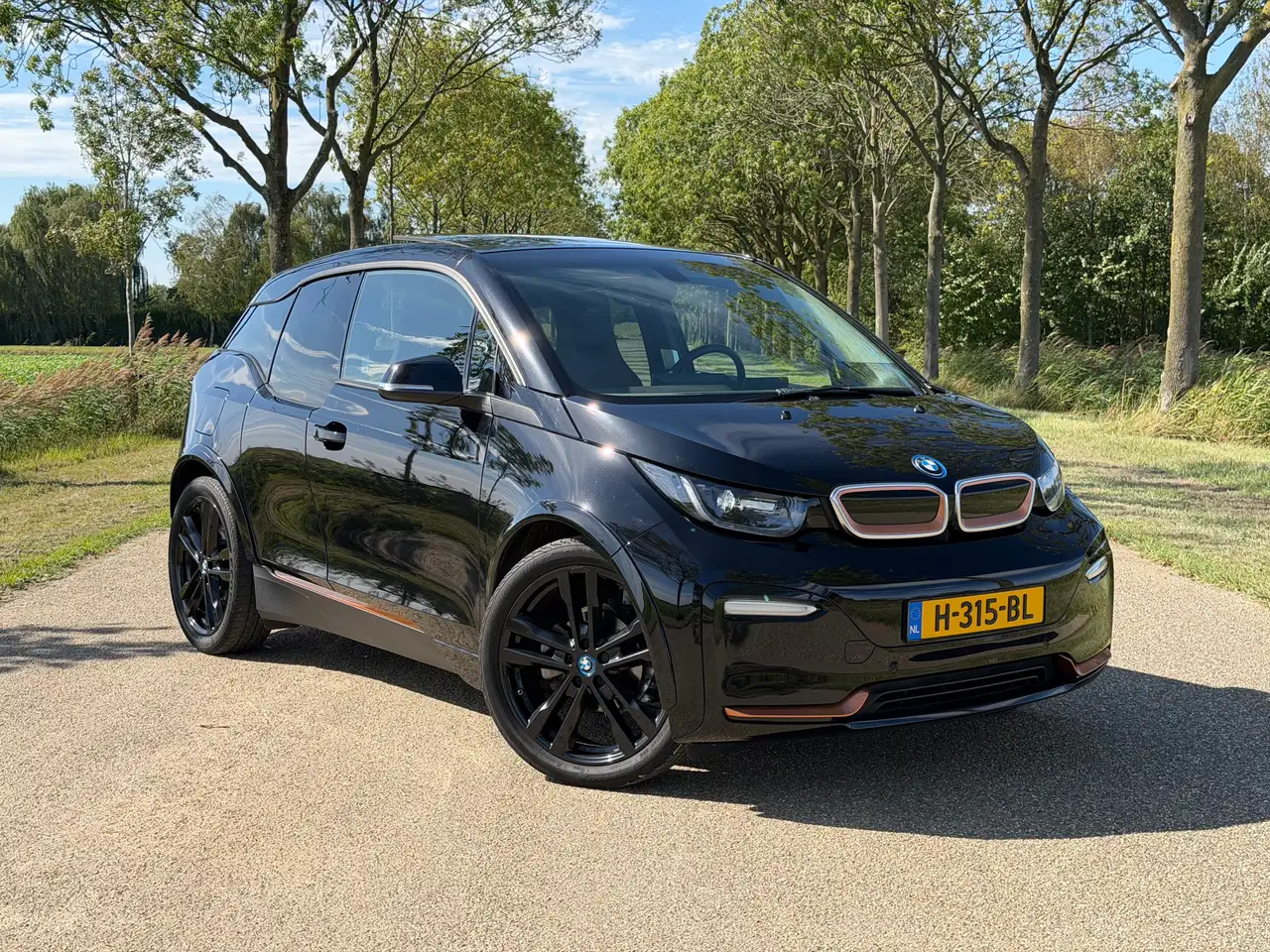 BMW i3 i3 S 42kWh RoadSt. Edition — photo 1 of 26