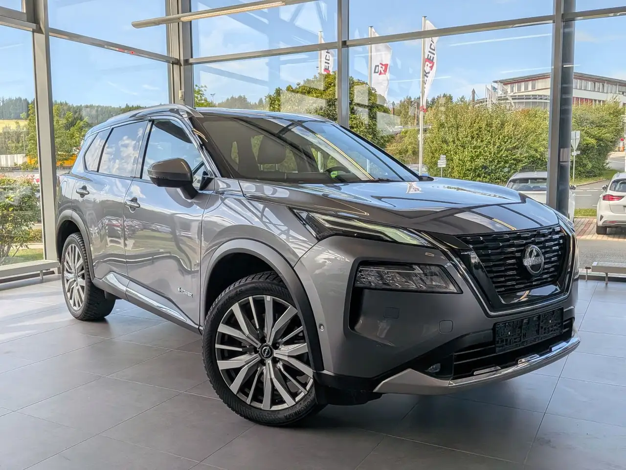 Nissan X-Trail 1.5 e-Power e-4 Tekna Bose HUD LED+ 20" — photo 1 of 38