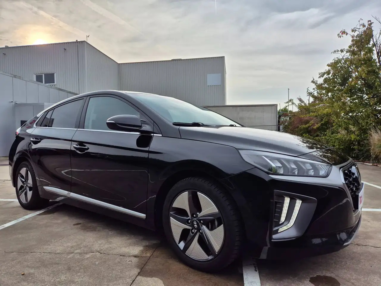 Hyundai IONIQ 1.6 GDi HEV // HYBRID // 2022 !! — photo 1 of 15