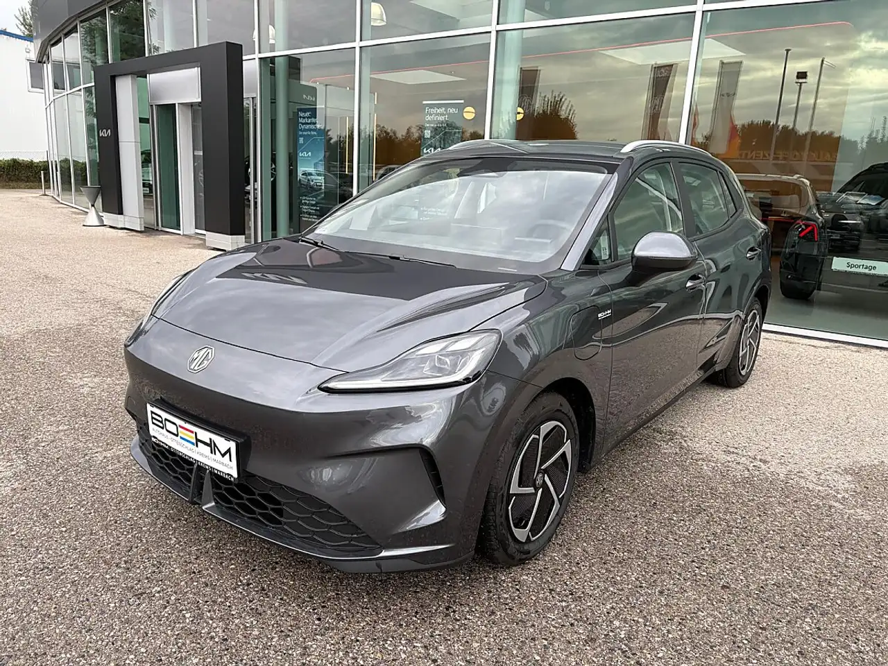 MG MG4 EV Urban 43 kWh Comfort Standard Range — photo 1 of 19