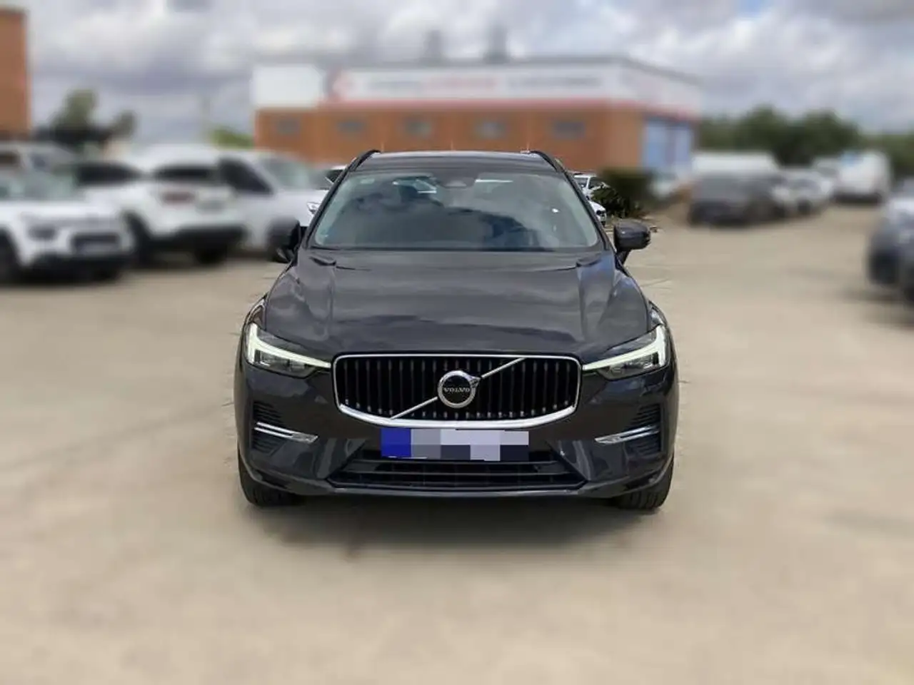 Volvo XC60 2.0 B4 D MOMENTUM PRO AUTO — photo 1 of 23
