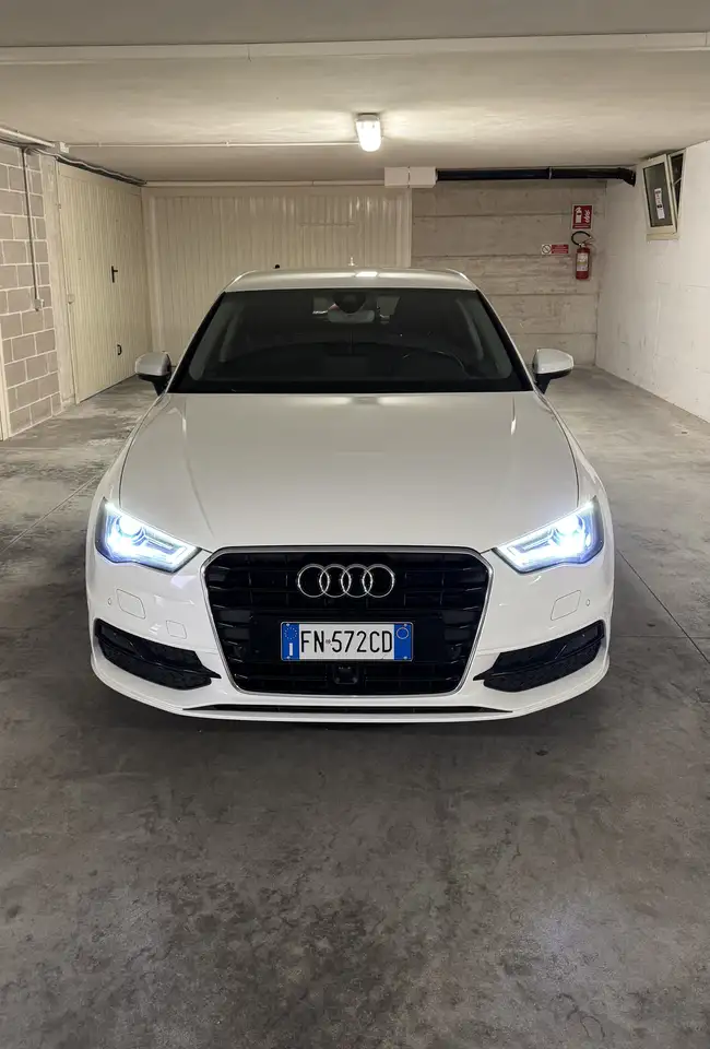 Audi A3 Sportback 1.6 tdi Attraction 110cv s-tronic E6 — photo 1 of 8