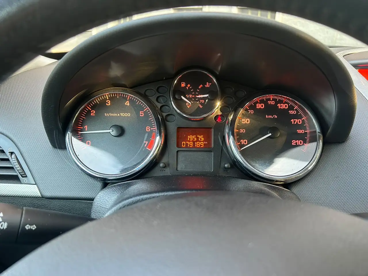 Peugeot 207 5p 1.4 8v One-Line — photo 1 of 15