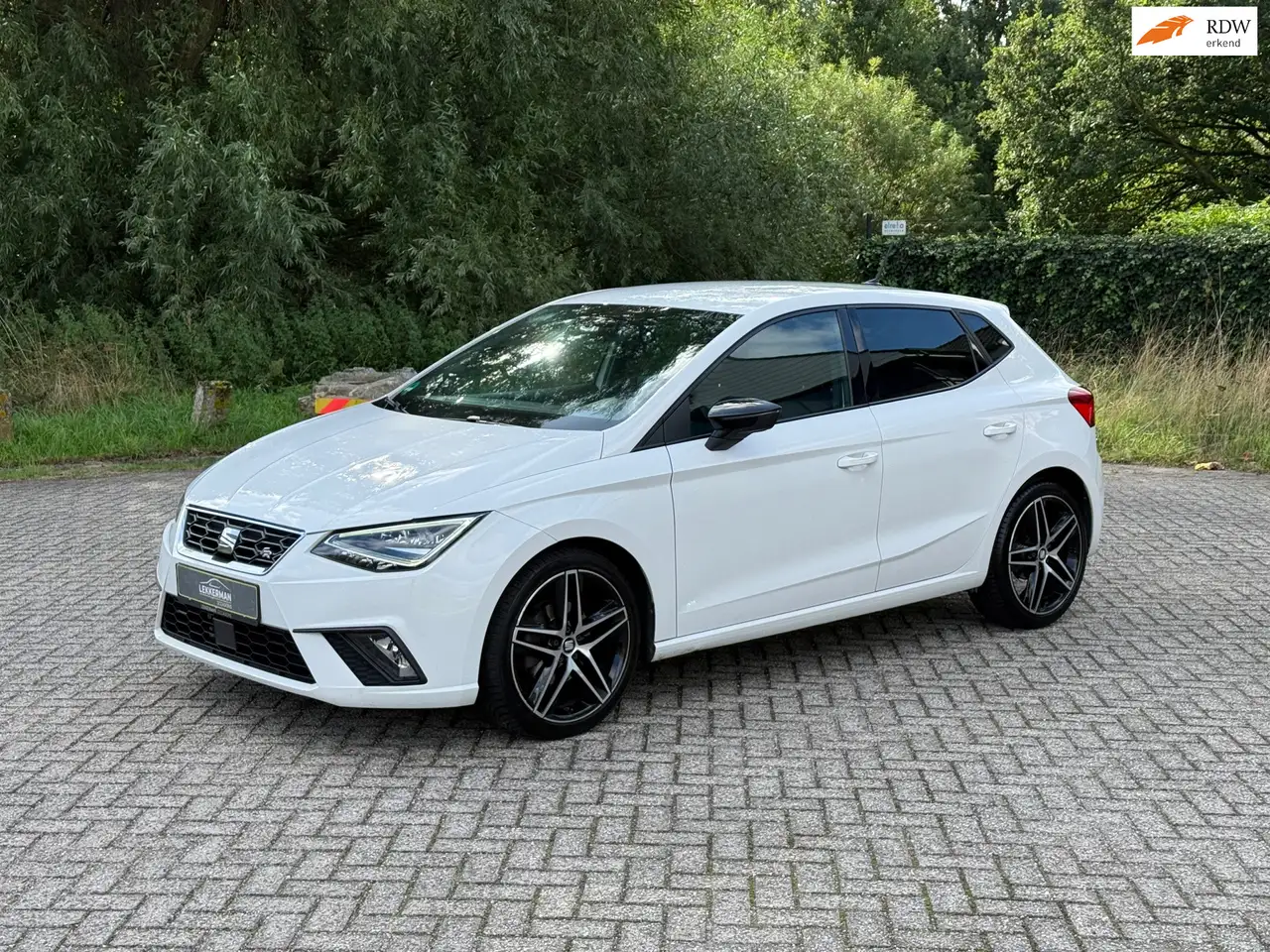 SEAT Ibiza 1.0 TSI FR 116PK I 6 BAK I CARPLAY I ALCANTARA I L — photo 1 of 36