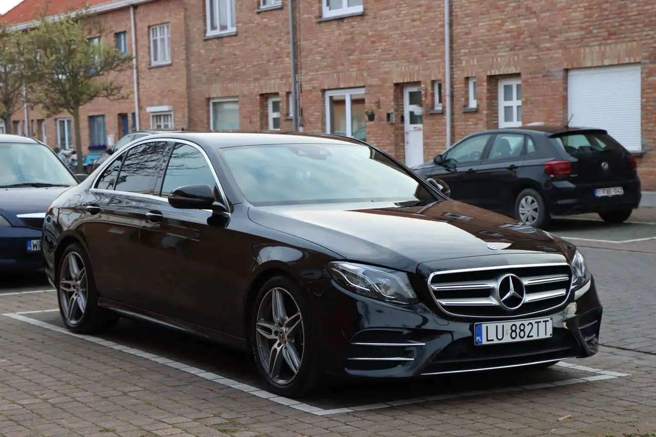 Mercedes-Benz E 200 d 9G-TRONIC AMG Line — photo 1 of 15