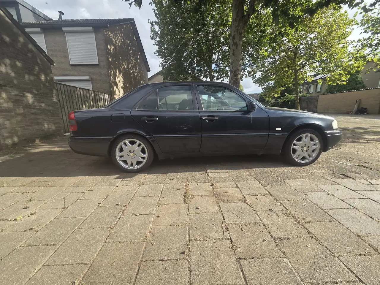 Mercedes-Benz C 180 Sport — photo 1 of 10