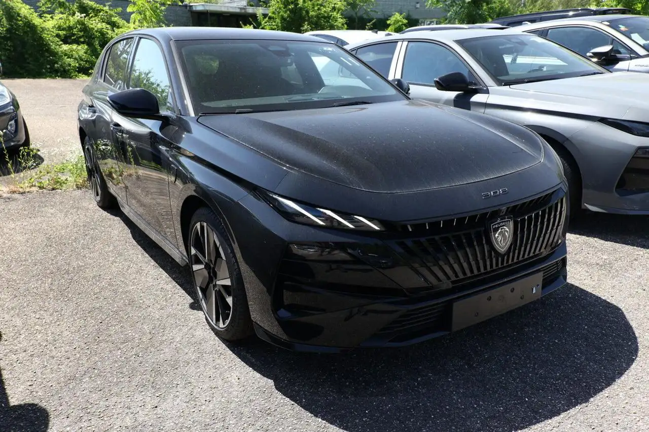 Peugeot 308 Hybrid 145 e-DCS6 GT Exclusive Tetto pano — photo 1 of 10