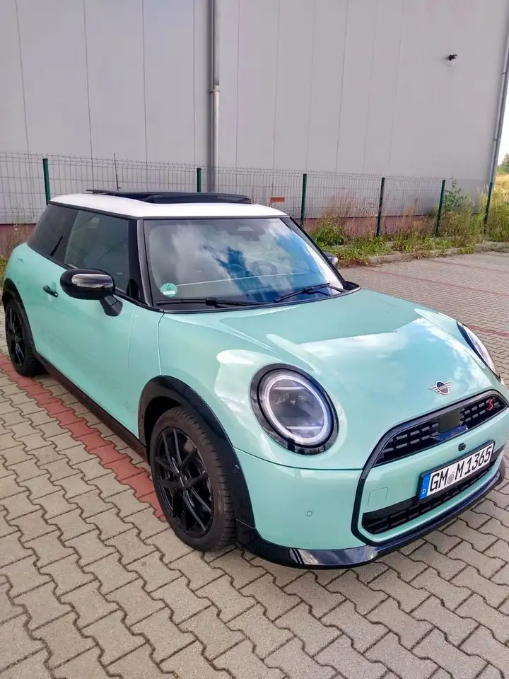 MINI Cooper S Favo.TrimAut.PanoramAccE.SitzeXL-Paket — photo 1 of 33
