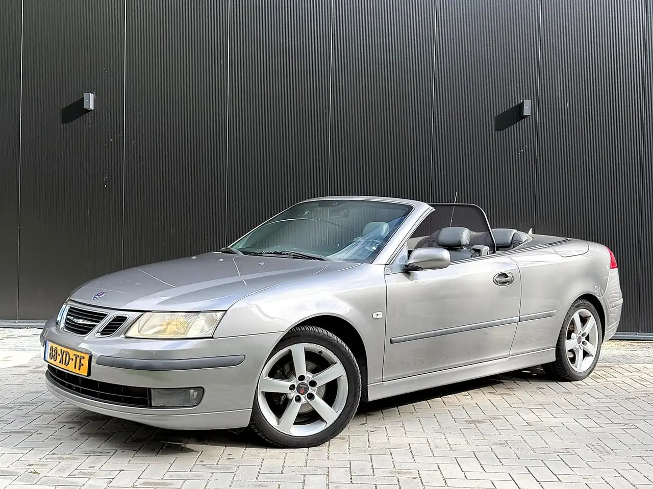 Saab 9-3 Cabrio 1.8t Vector — photo 1 of 18