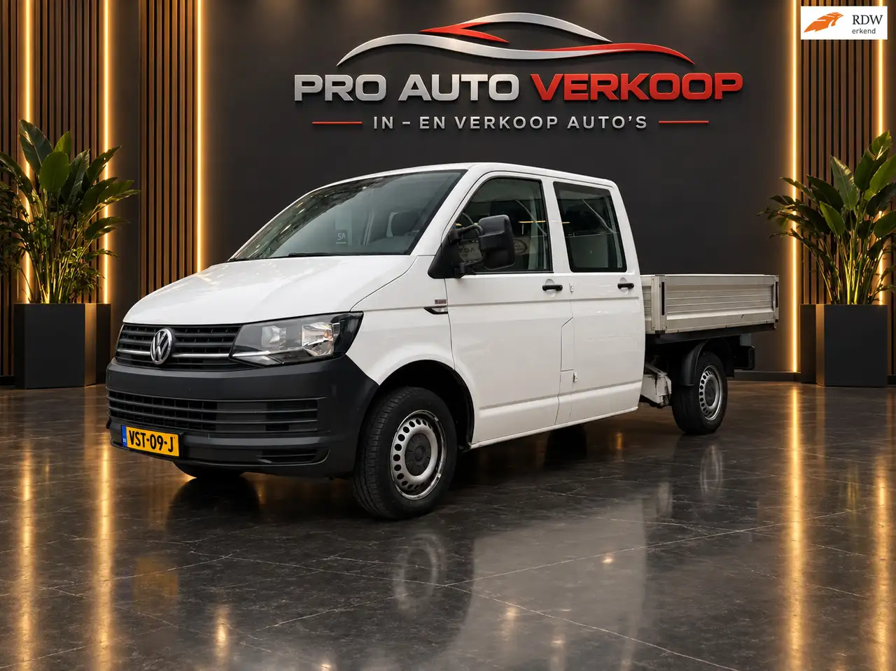 Volkswagen Transporter 2.0 TDI L2H1 DC Pickup goed onderhouden — photo 1 of 10