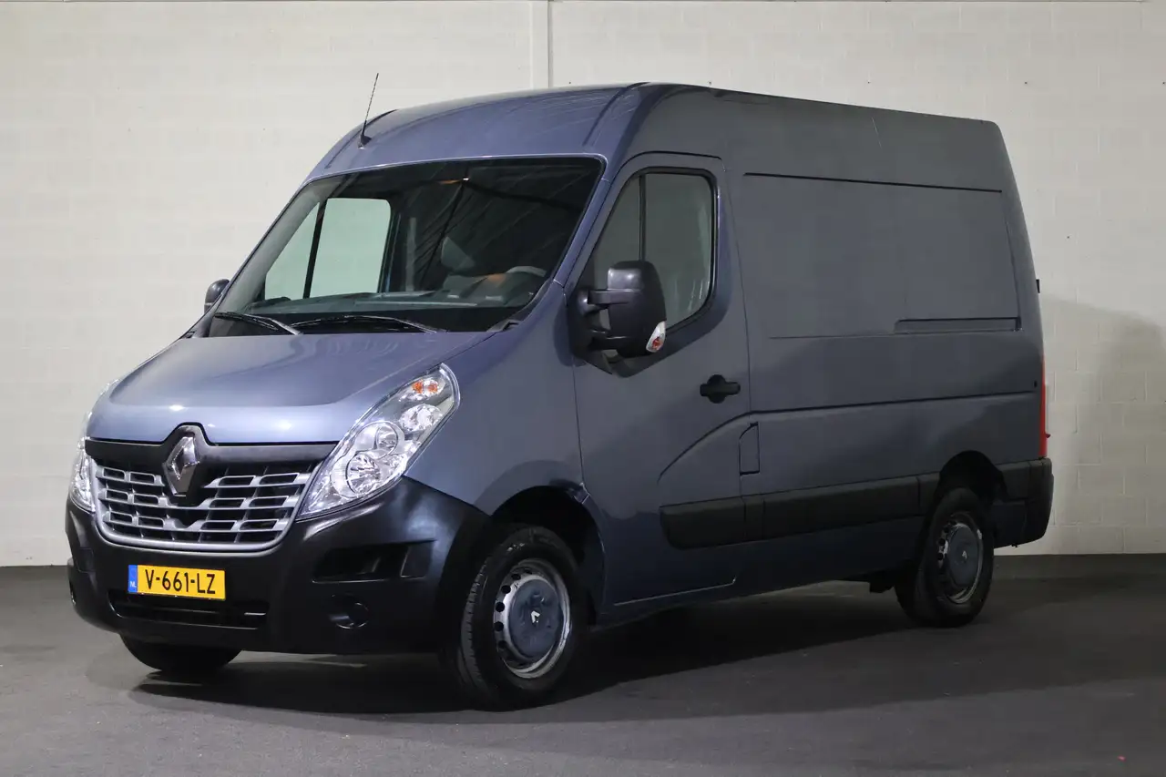 Renault Master 2.3 dCi L1 H2 — photo 1 of 28