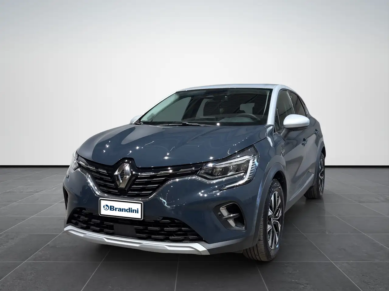 Renault Captur 1.6 E-TECH Hybrid Techno Fast Track — photo 1 of 15
