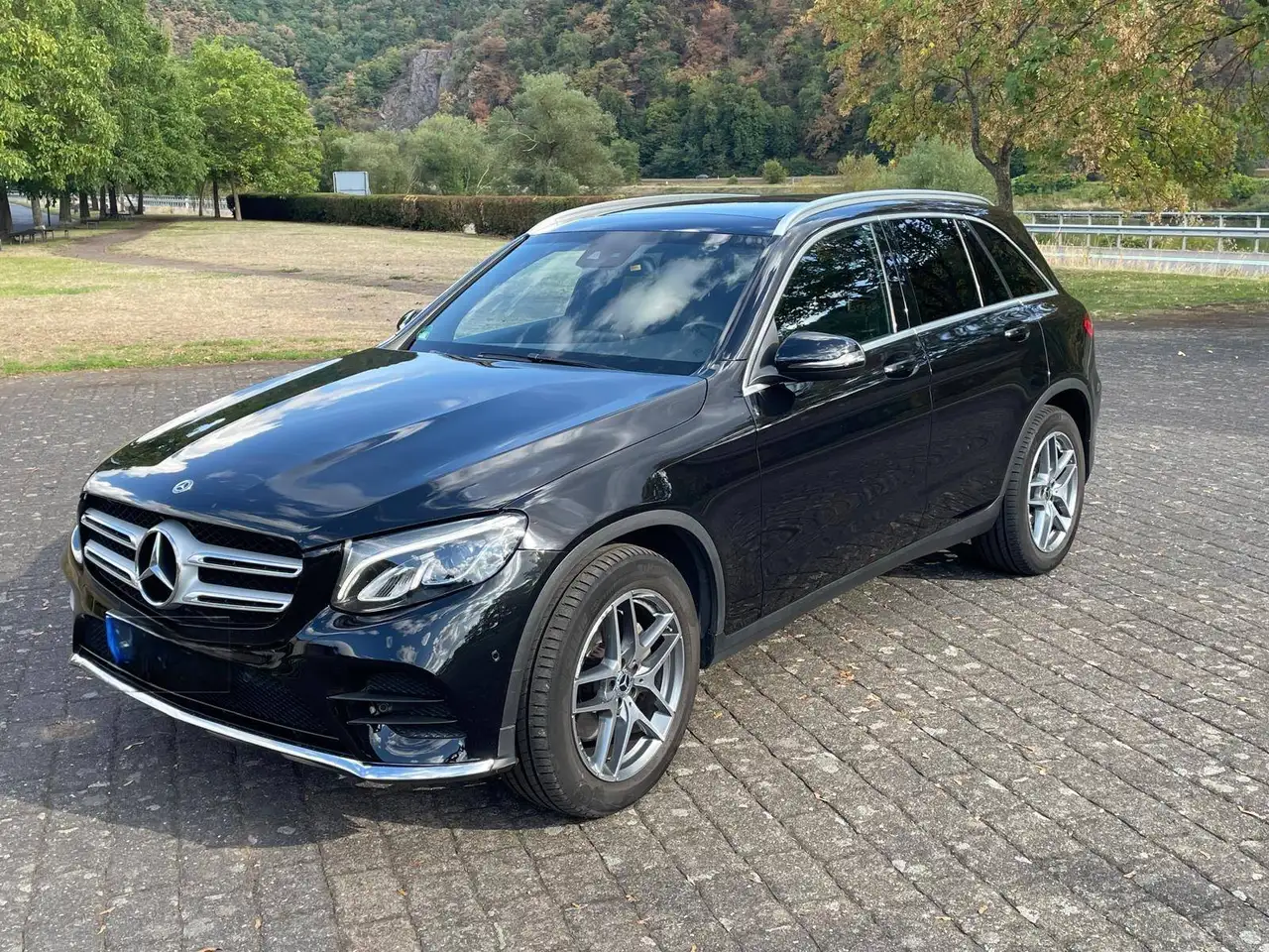 Mercedes-Benz GLC 220 GLC Diesel d 4Matic 9G-TRONIC AMG Line — photo 1 of 19