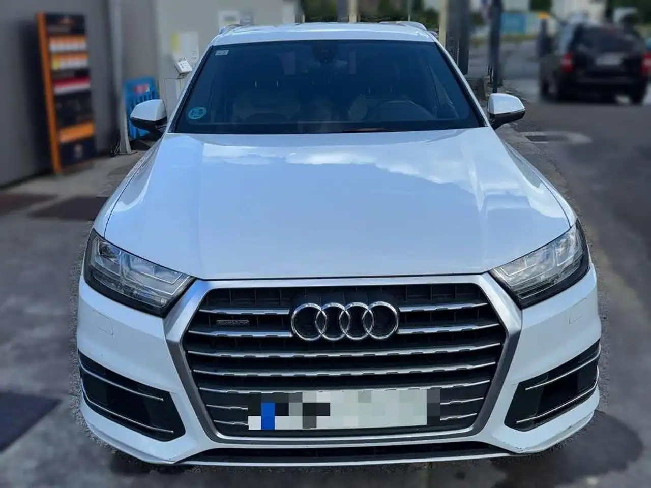 Audi Q7 Sport 3.0 TDI quattro tiptronic — photo 1 of 12
