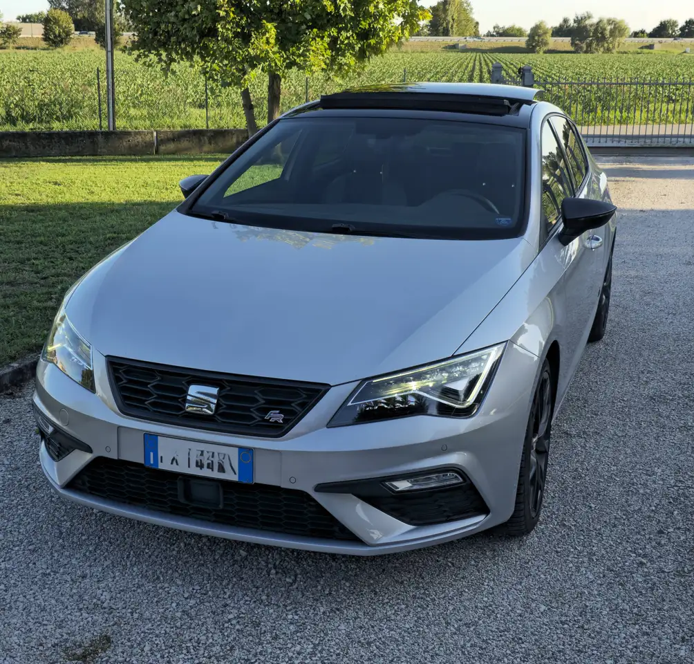 SEAT Leon Leon III 2019 2.0 TDI Black Edition 150CV DSG — photo 1 of 12