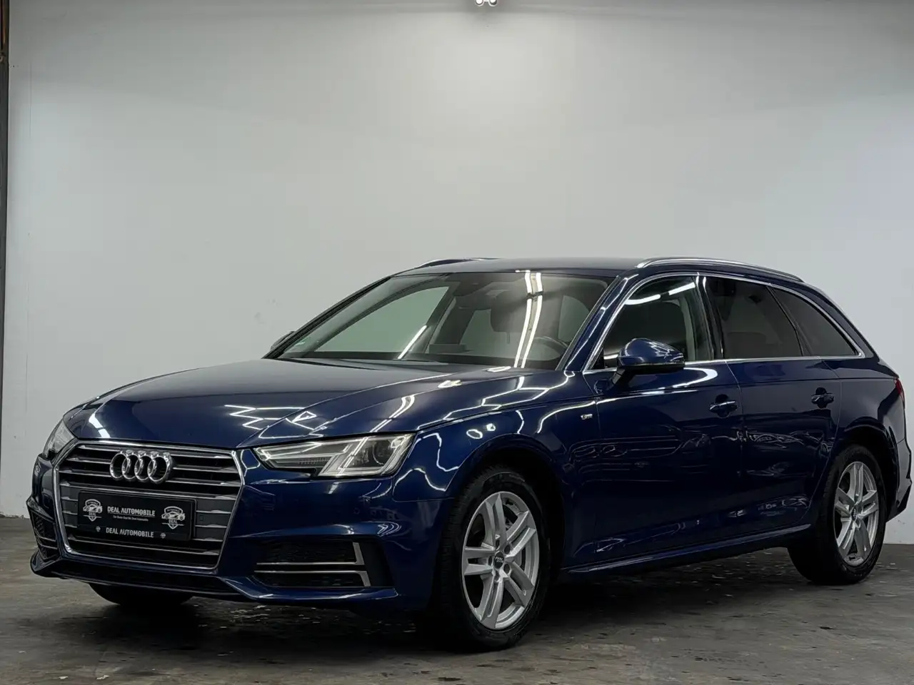 Audi A4 Avant Sport S-Line — photo 1 of 33