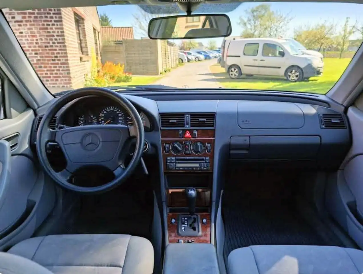 Mercedes-Benz C 180 C180 Classic clim bva — photo 1 of 11