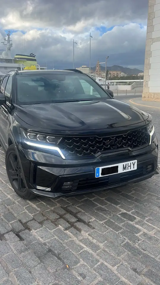 Kia Sorento 1.6 T-GDi HEV Black Edition 4x2 — photo 1 of 20