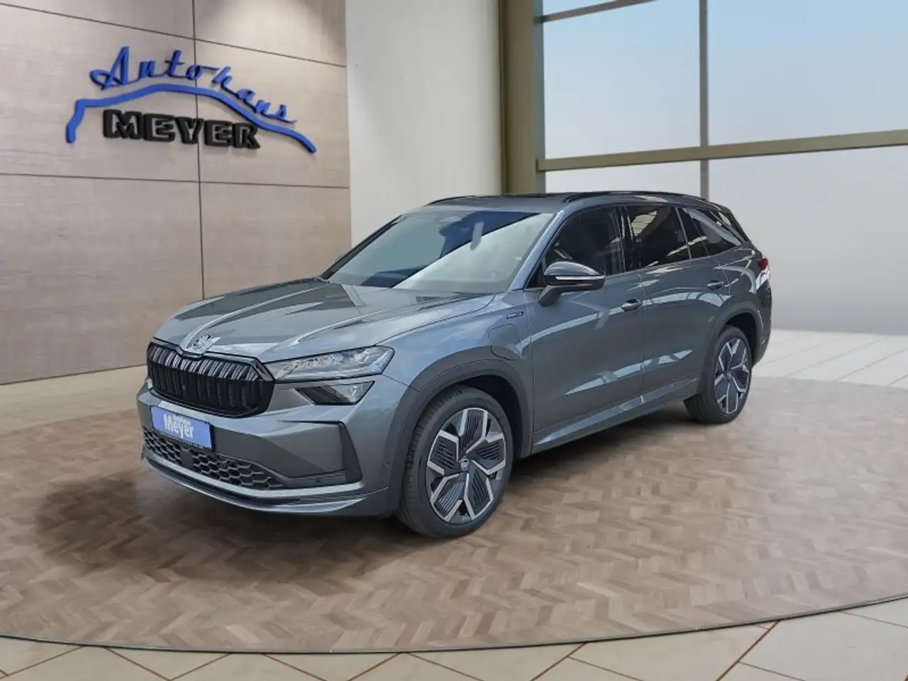 Skoda Kodiaq Sportline 1,5 TSI iV aAHK/Pano/Matrix/Navi ** — photo 1 of 15