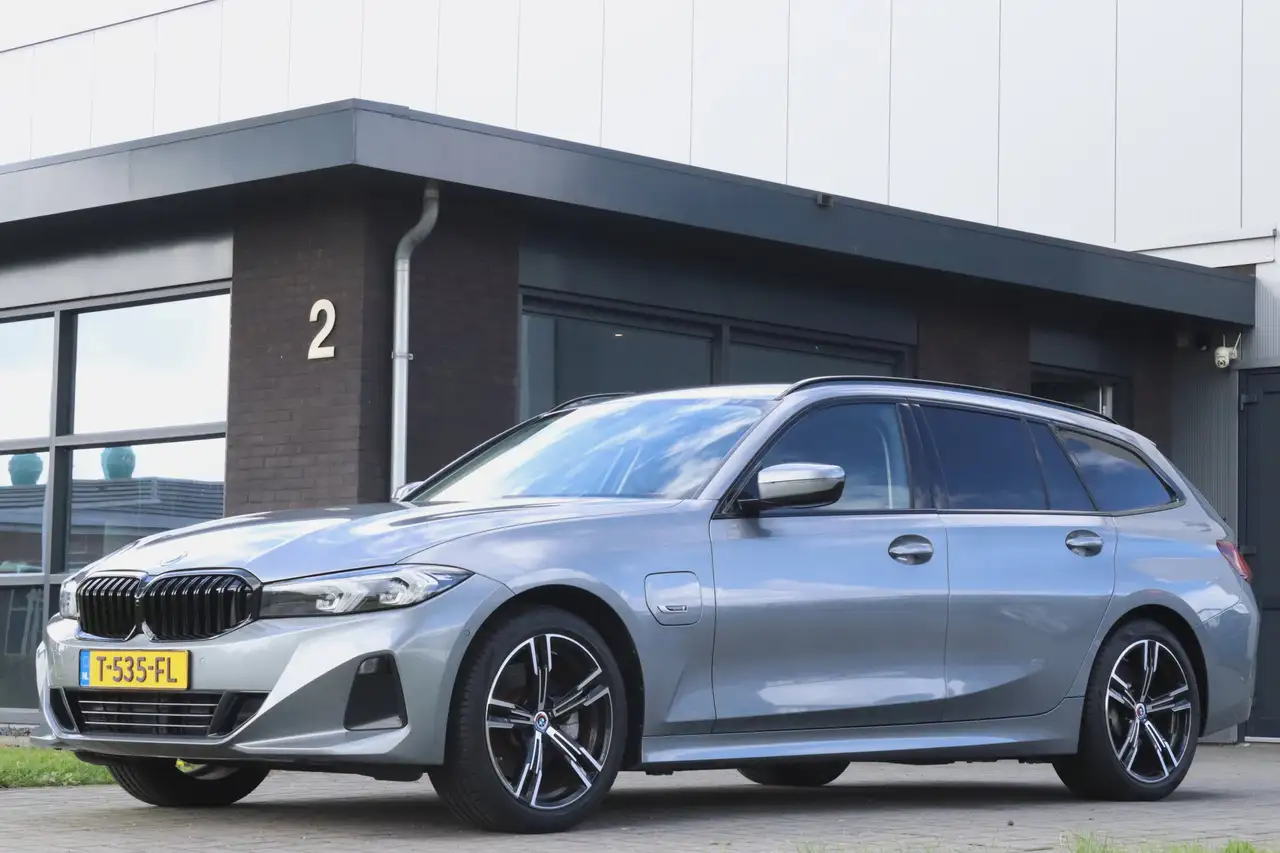 BMW 320 320e (330e) Facelift Widescreen 18 inch Leder Sport 1e eigenaar Apple Carplay Android Auto — photo 1 of 24