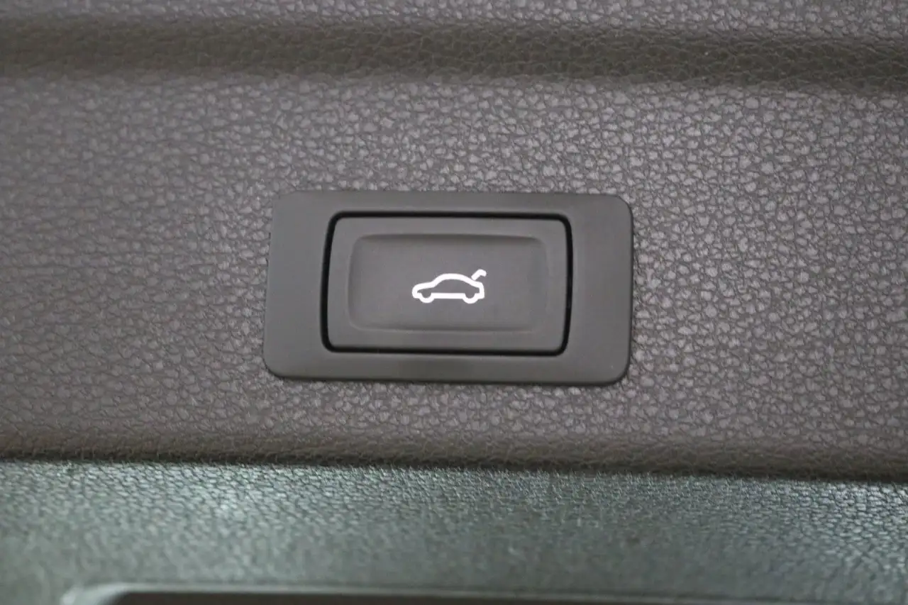 2024 Audi Q3 Sportback 40 TFSI quattro AHK Matrix Pano, photograph 12