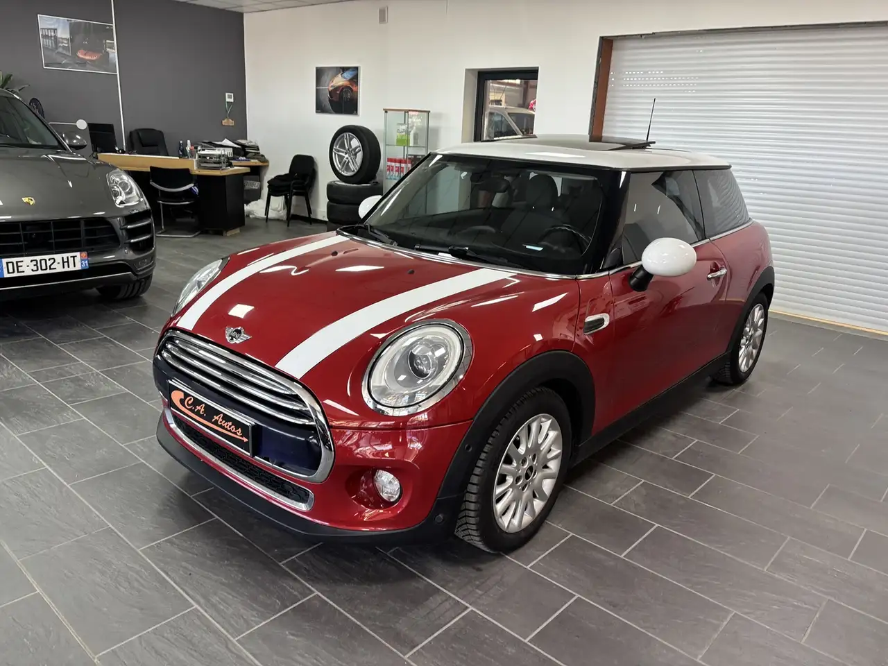 MINI Cooper D COOPER D 116CH PACK RED HOT CHILI BVA — photo 1 of 16