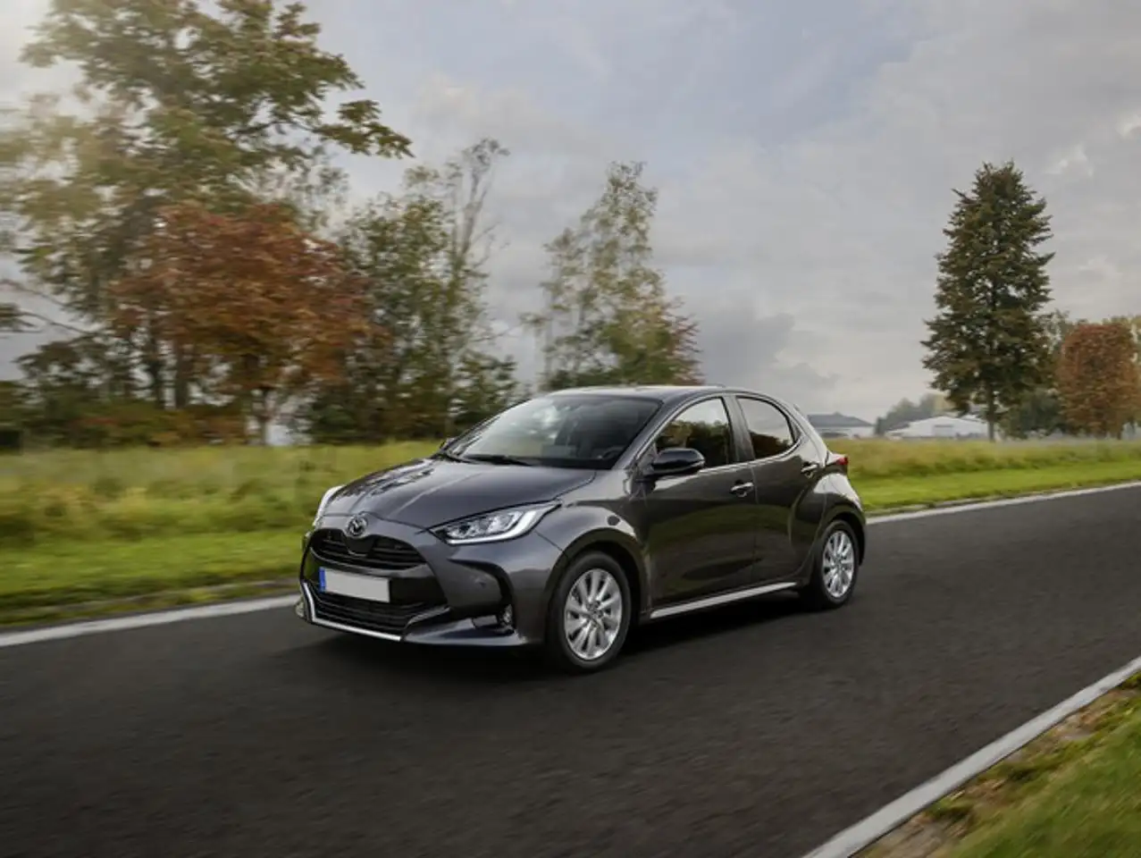 Toyota Yaris Mazda2 Hybrid 1.5 VVT e-CVT Full Hybrid Electric S — photo 1 of 1
