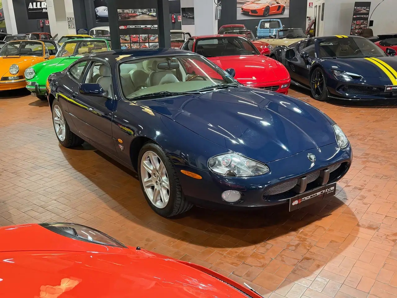 Jaguar XK8 4.0 Coupé Pelle beige tagliandi — photo 1 of 15