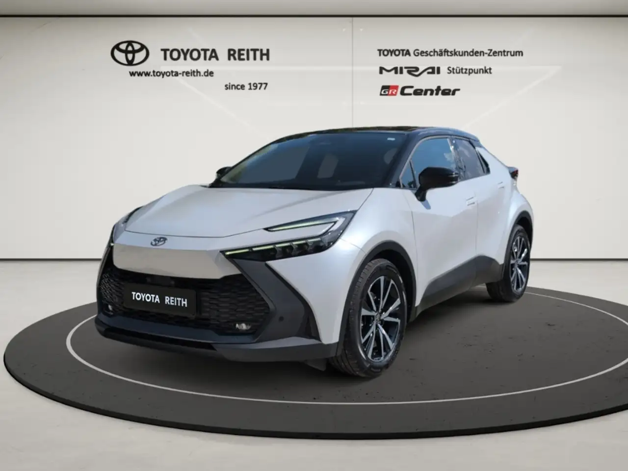 Toyota C-HR Hybrid FWD Team Deutschland Navi LED ACC El. Heckk — photo 1 of 17