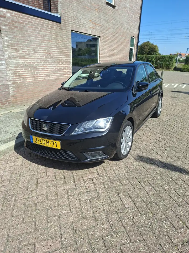 SEAT Toledo 1.2 TSI Style — photo 1 of 12