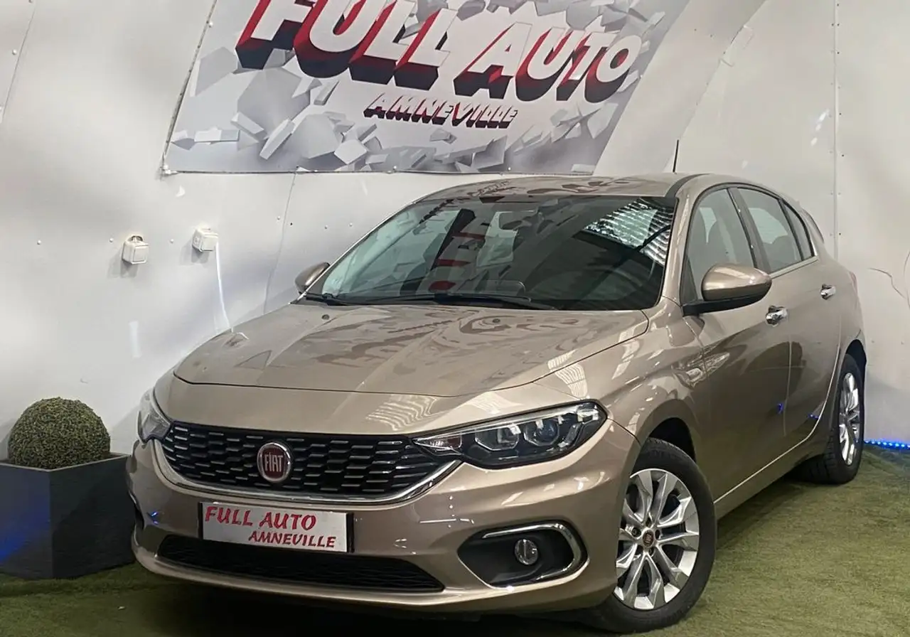 Fiat Tipo 1.6 MultiJet 120ch Lounge S-S 5p — photo 1 of 9