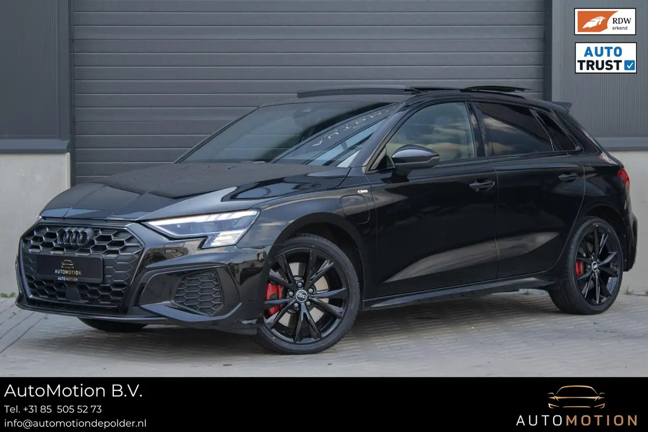 Audi A3 Sportback 45 TFSIe Sline Competition PANO MATRIX M — photo 1 of 40