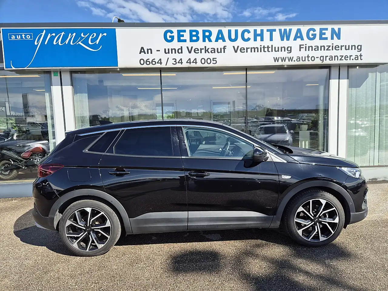 Opel Grandland X 1,6 Direct Inj. PHEV Ultimate Allrad — photo 1 of 13