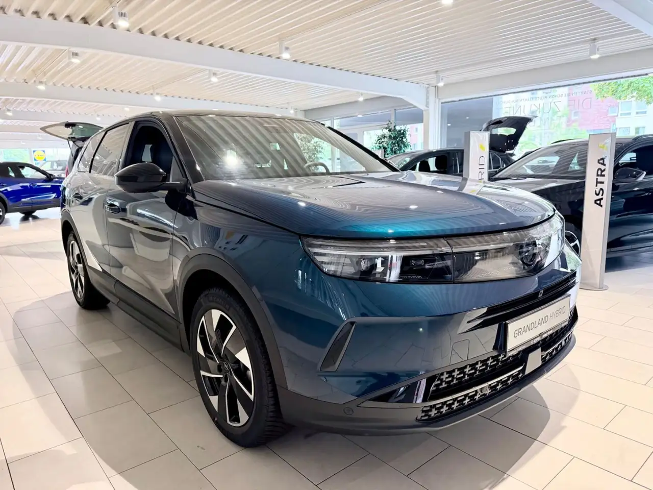 Opel Grandland X Neuer Grandland GS 1.2 48V Mild-Hybrid 107 kW — photo 1 of 9