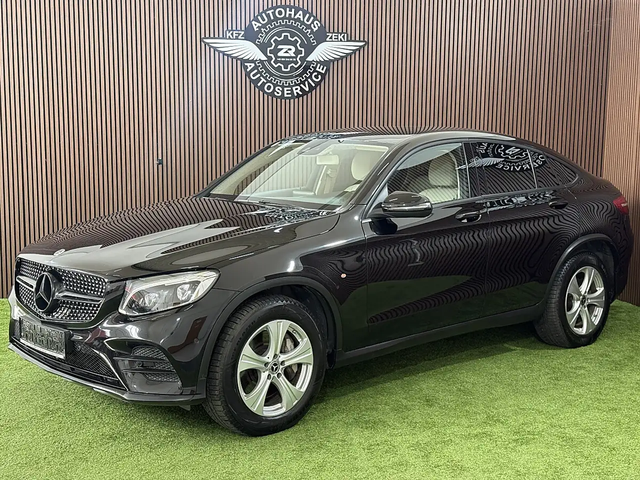 Mercedes-Benz GLC 220 d AMG Line 4Matic — photo 1 of 40