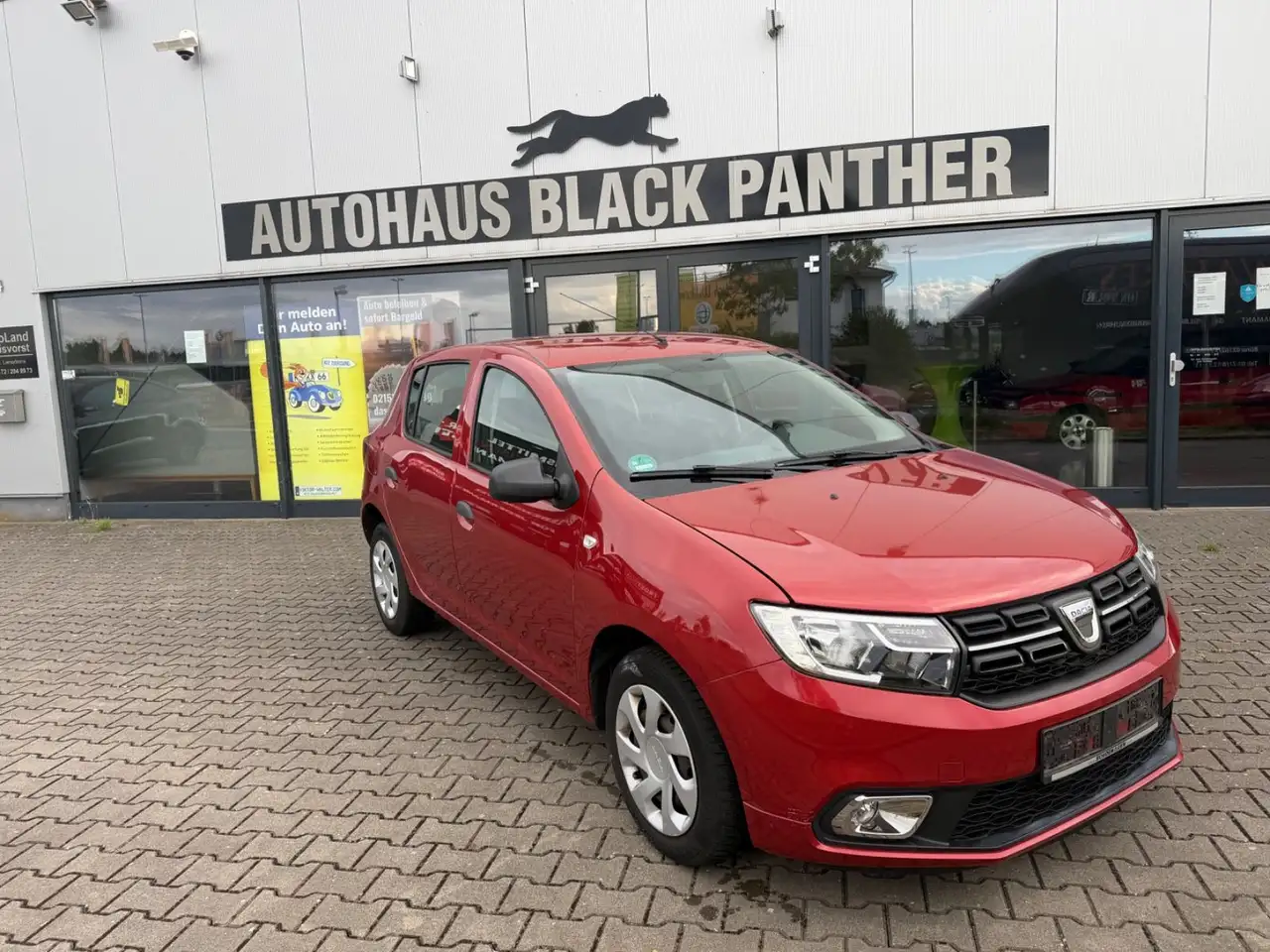 Dacia Sandero II Essential Klima — photo 1 of 12