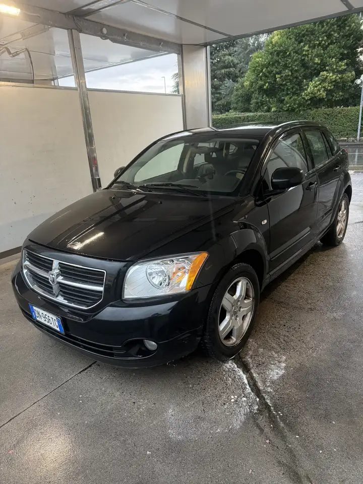 Dodge Caliber 2.0 td SXT Leather — photo 1 of 8