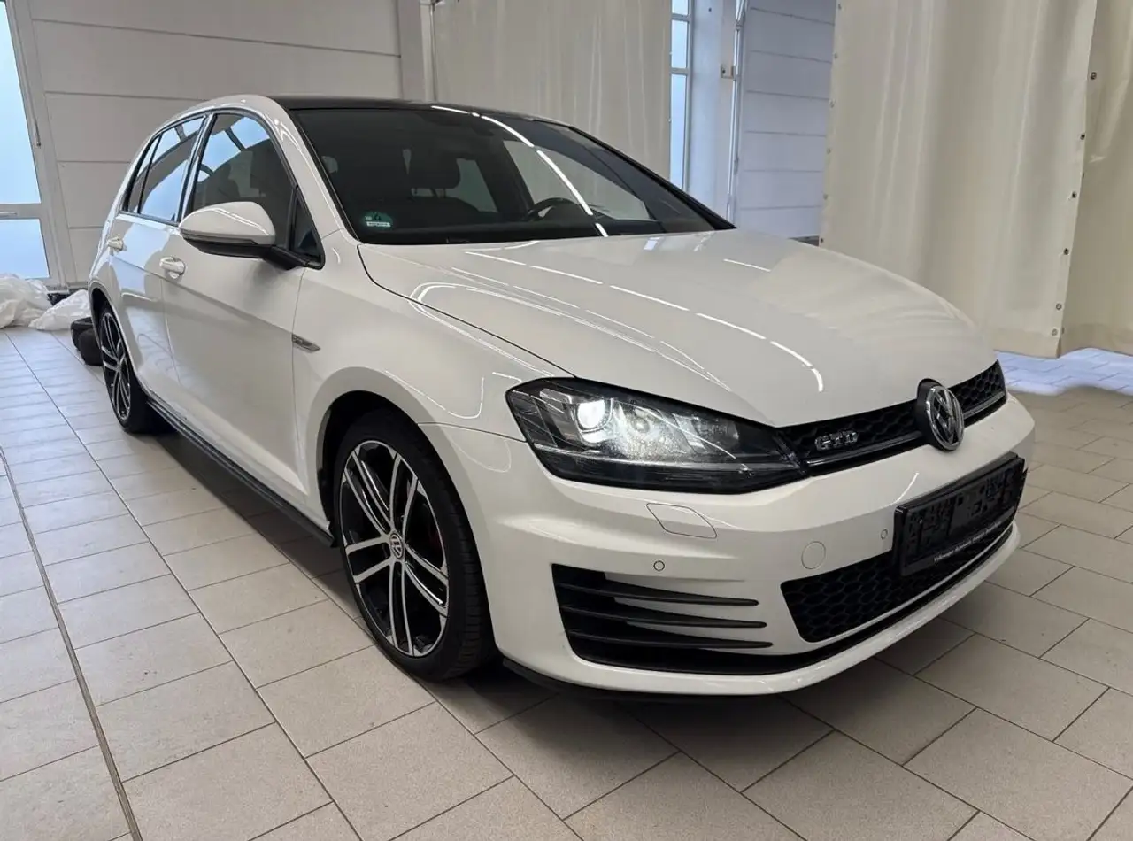 Volkswagen Golf VII Lim. GTD Pano+Standheizung*Navi*Sitzhei — photo 1 of 19
