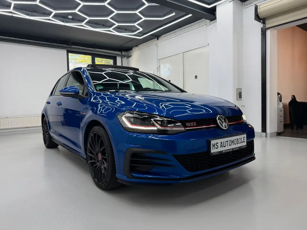 2019 Volkswagen Golf VII Lim. GTI Performance*PANORAMA*ACC, photograph 4