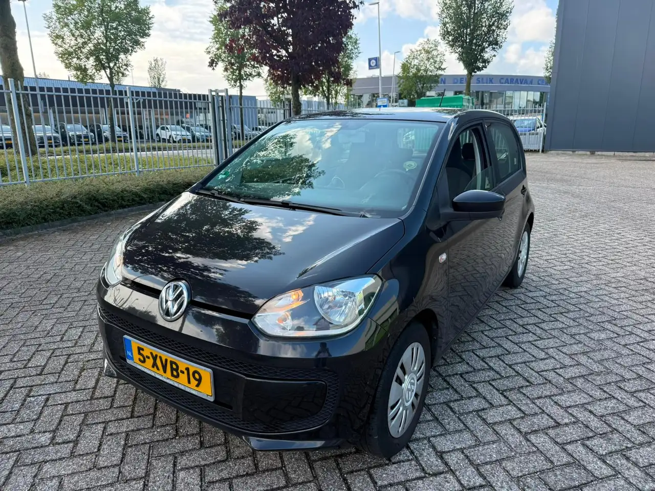 Volkswagen up! €4650,-1.0 move up! BlueM. 5drs 2014 nappas airco — photo 1 of 6